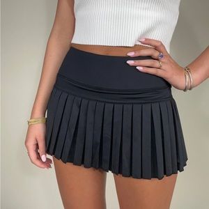 Gold Hinge Black Pleated Tennis Skirt
